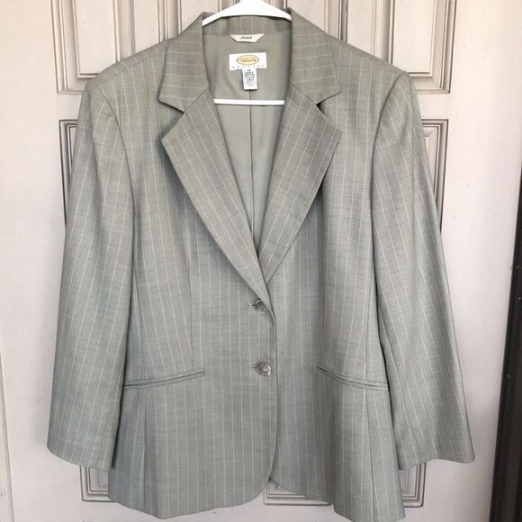 Talbots Wool/Silk Gray PinStriped Blazer 14P Dry Cleaned Pre-Owned - Picture 2 of 8